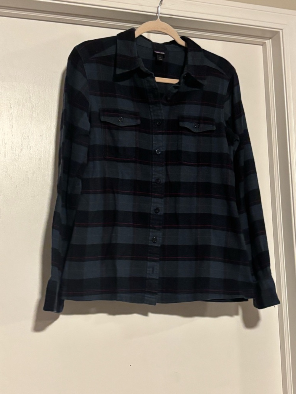 Patagonia Women's Dark Green and Black Plaid Button-Down Shirt